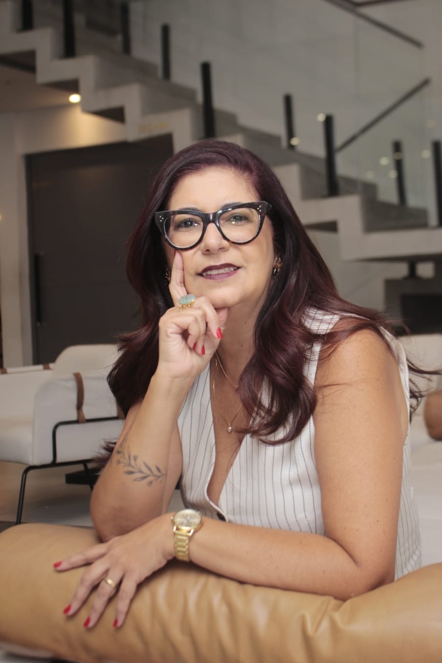 Retrato profissional de Regina de Oliveira Fernandes